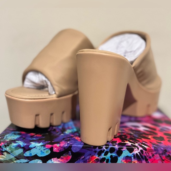 Cape Robbin Echoya Womens Round Toe Platform Heels - Picture 3 of 6